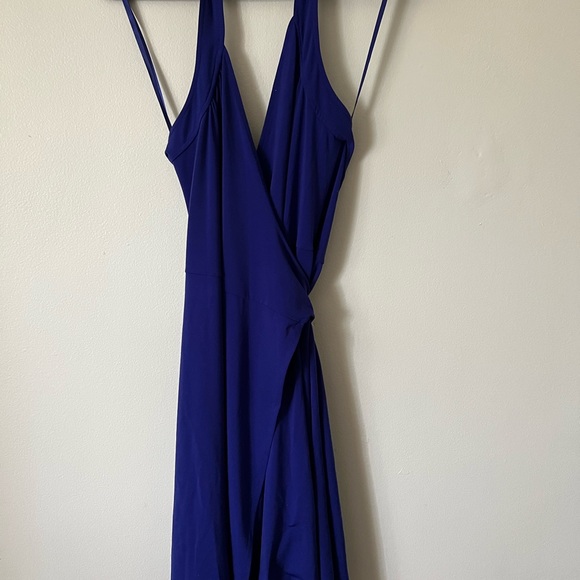 BCBGMaxAzria Dresses & Skirts - BCBGMAXAZRIA Wrap Dress - Medium